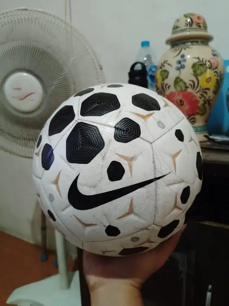 Bola sepak bola size 5 ( Nike Academy FA25)