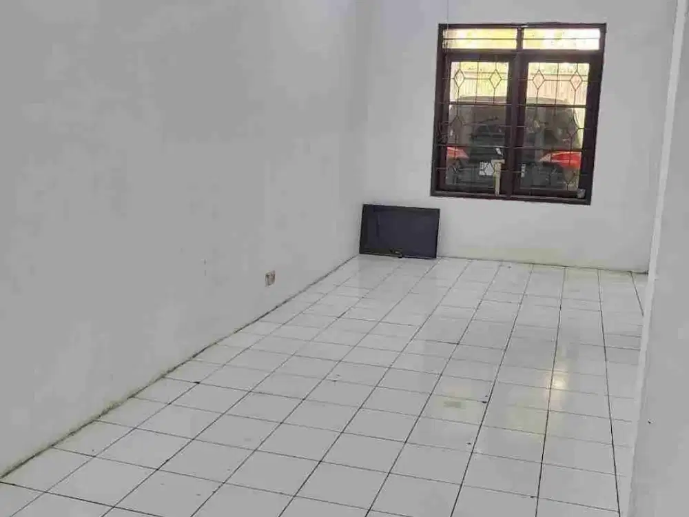 rumah 2.5  lantai di taman holis indah 1