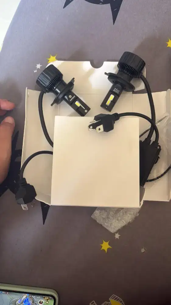 Lampu mobil philips Type H4/HI 
LED