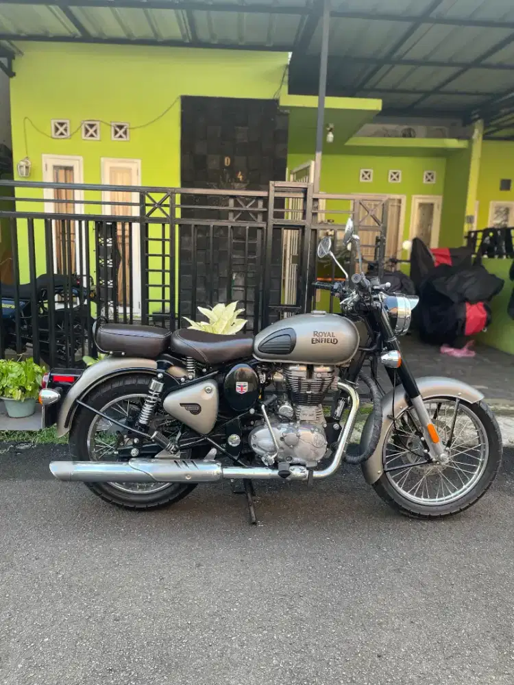 Royal enfield Classic 500 gun grey 2022 low km euro 4