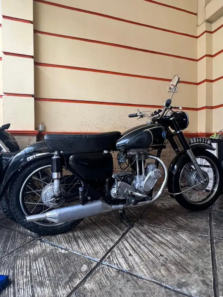 AJS 350 Tahun 1956