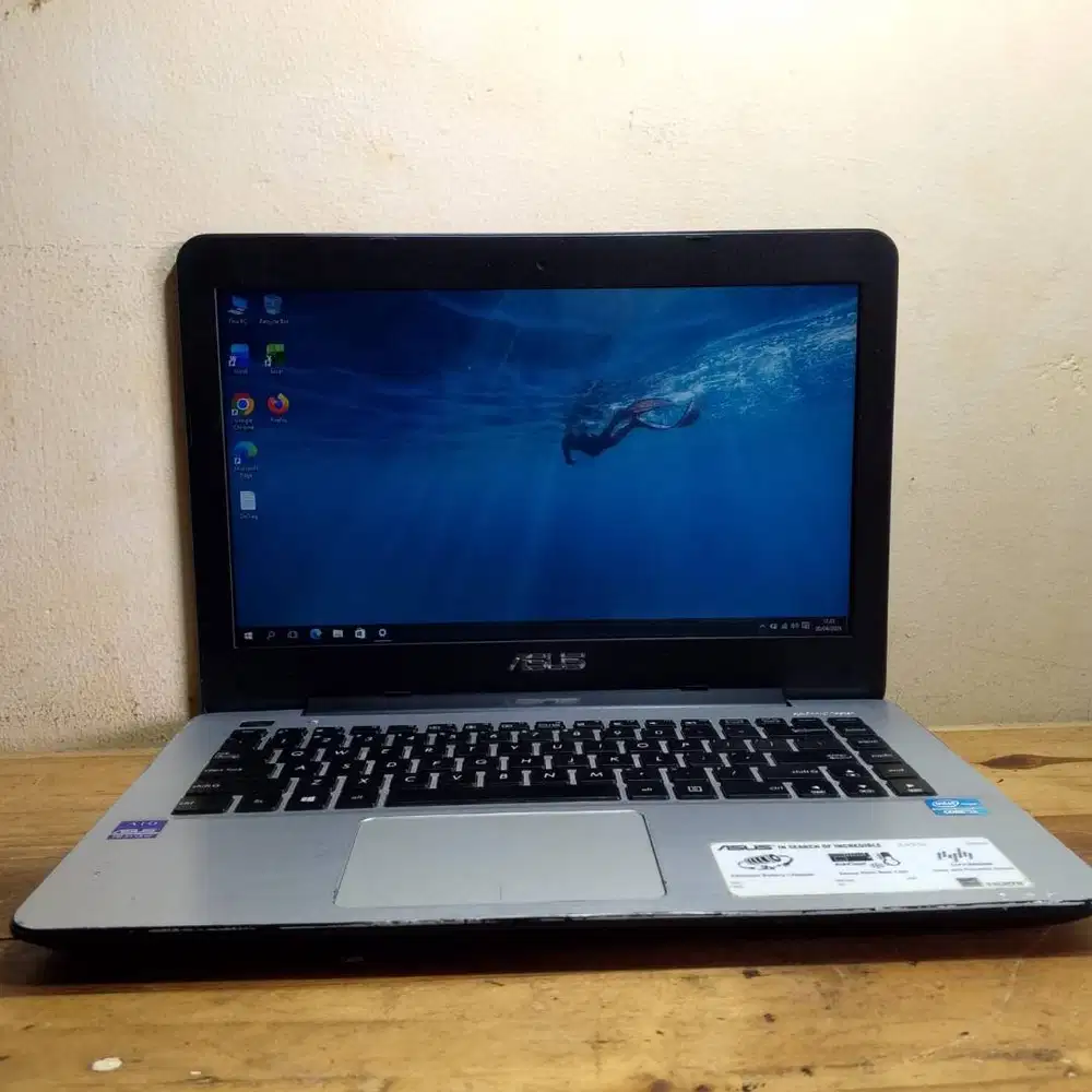 Asus core i3-4005U Ram 4 GB HDD 500 GB
