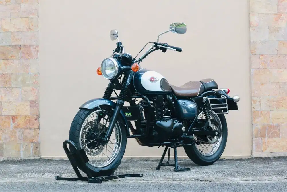 Kawasaki W250 like new MT25 Z250 KTM Duke 250 benelli TNT 250