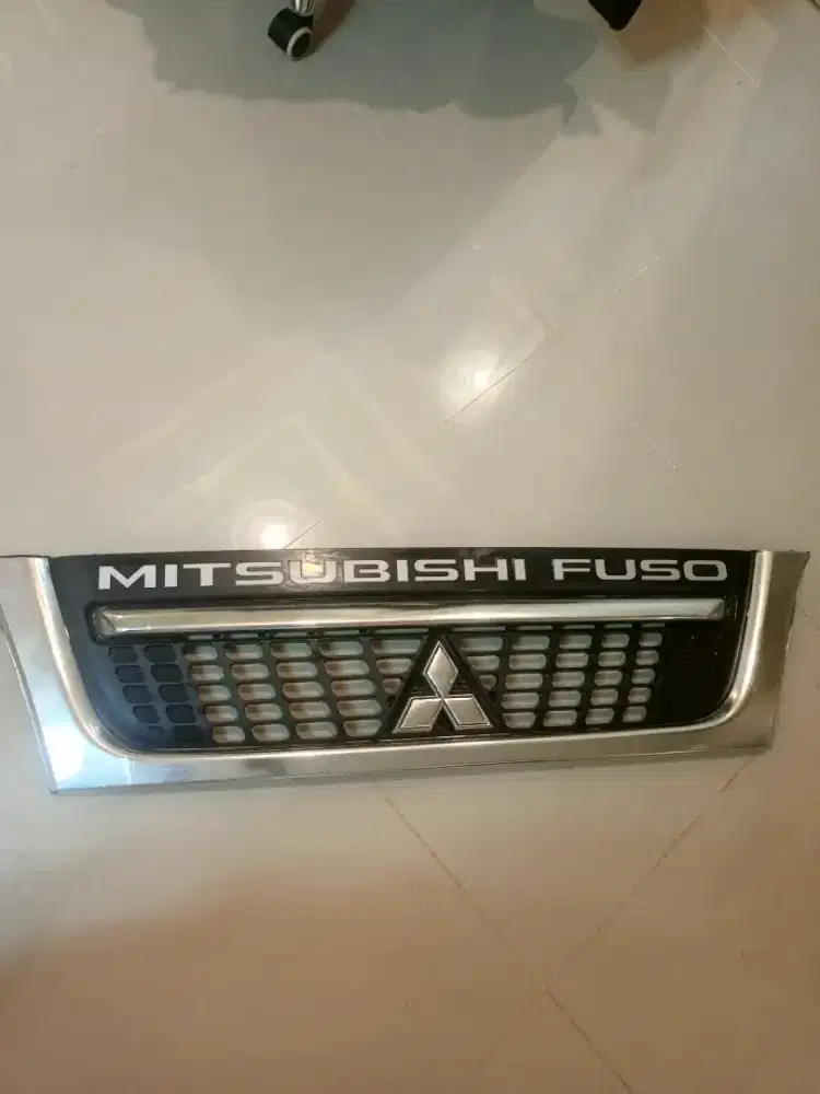 Grill depan truck Mitsubishi Canter 2022 original bawaan truck