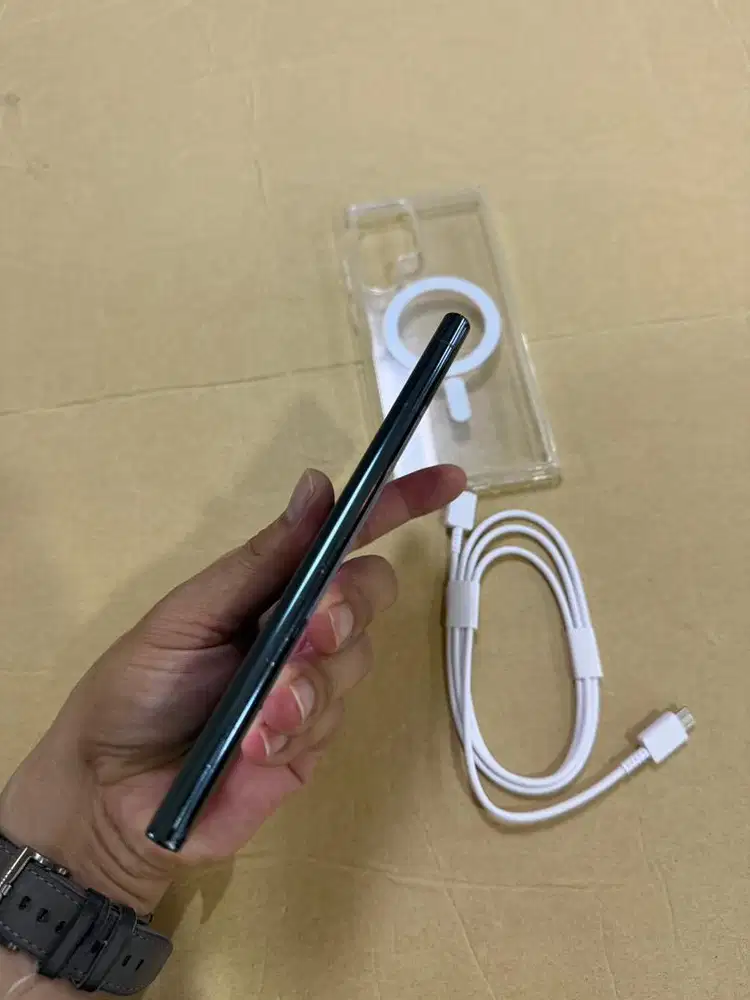 Samsung Galaxy S22 Ultra 5G 12/256GB Snapdragon 8 Gen 1 Bekas Resmi