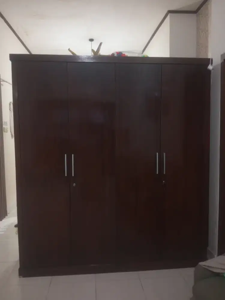 Lemari besar 4 pintu 8 susun