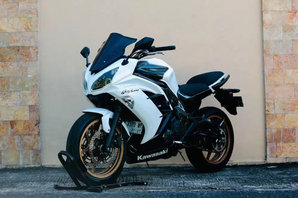 Kawasaki er6f 650 like new er6n 650 Z650 W250