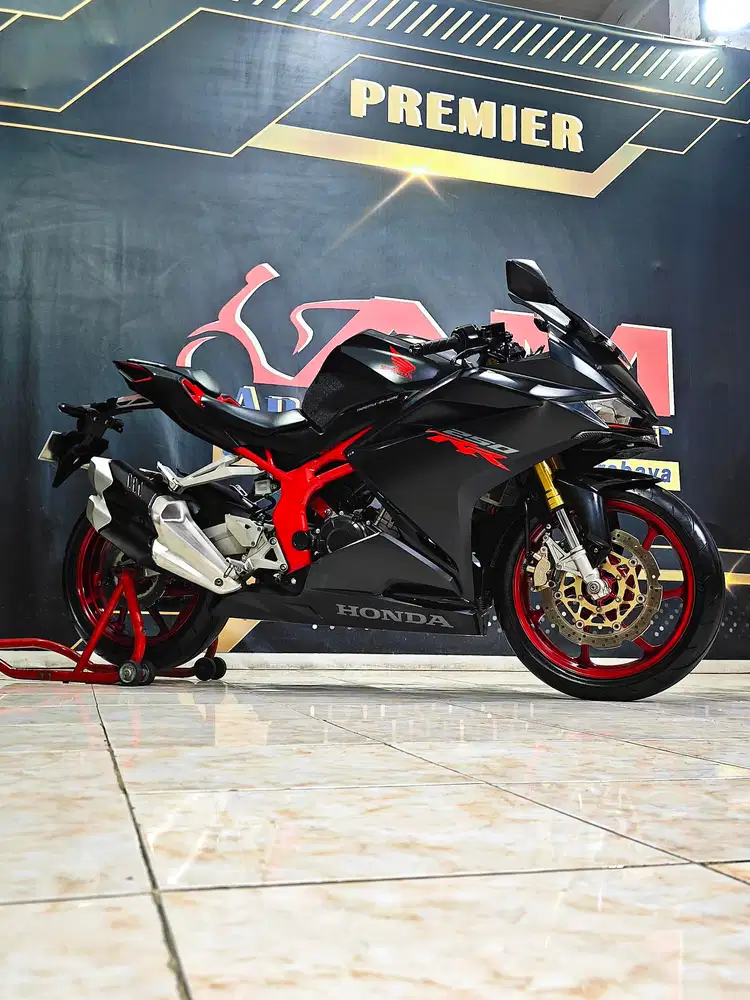 CBR 250RR black matte km 22rb gahar mewah '19.Anugerah motor rungkut