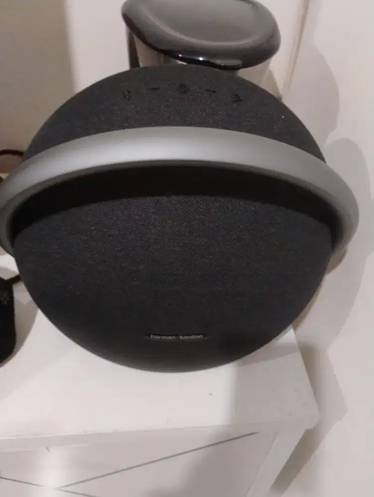 WTS Bluetooth speaker Harman Kardon Onyx 7 Hitam Black Second