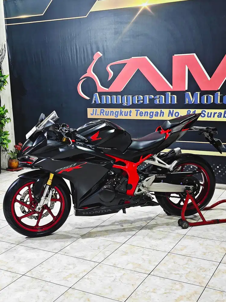 CBR 250RR black matte km 22rb gahar mewah '19.Anugerah motor rungkut