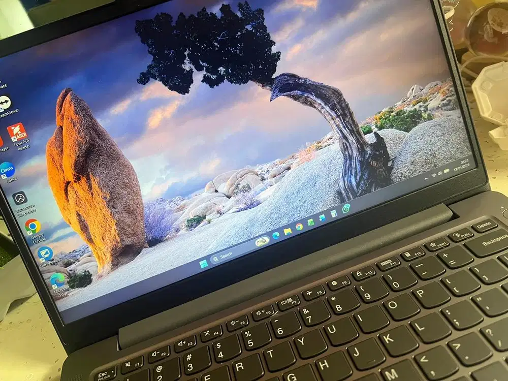 DIJUAL CEPAT- Notebook Lenovo Ideapad Slim 3 AMD RYZEN 3 7520u 8/512GB