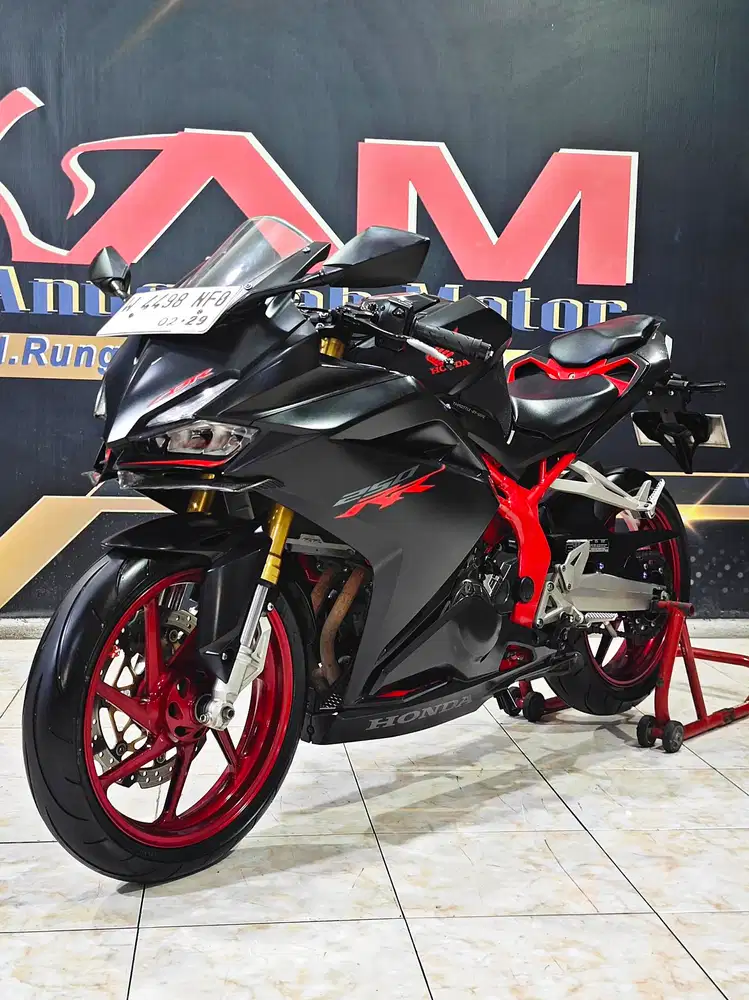 CBR 250RR black matte km 22rb gahar mewah '19.Anugerah motor rungkut