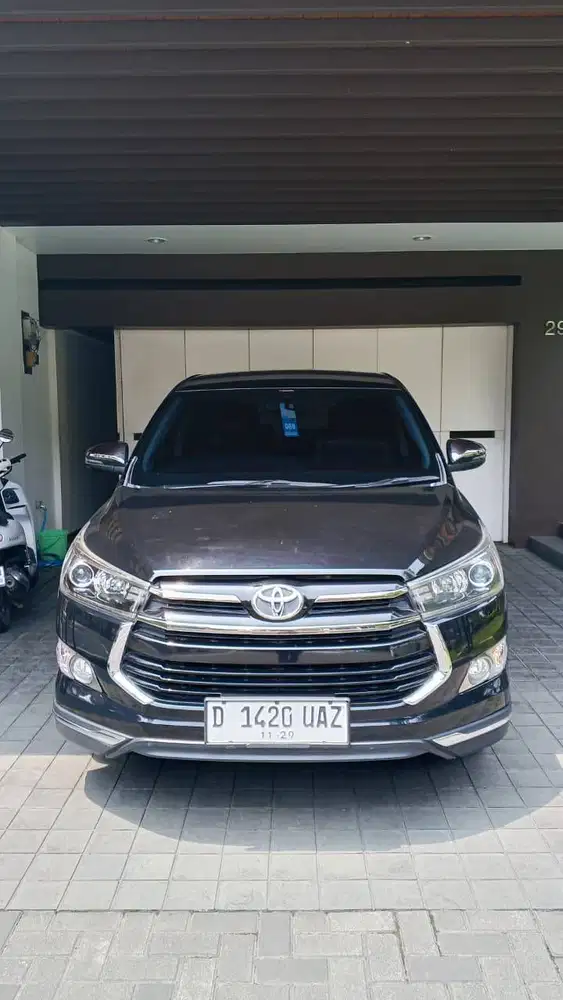 Toyota Innova Venturer 2.0 AT 2019 Hitam