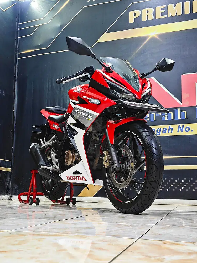CBR 160cc Racing Red mulus low km. Dp mulai 2jt.Anugerah motor rungkut