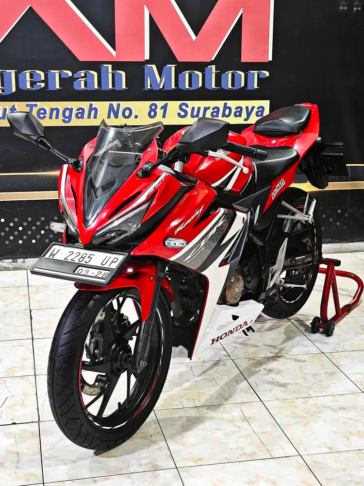 CBR 160cc Racing Red mulus low km. Dp mulai 2jt.Anugerah motor rungkut