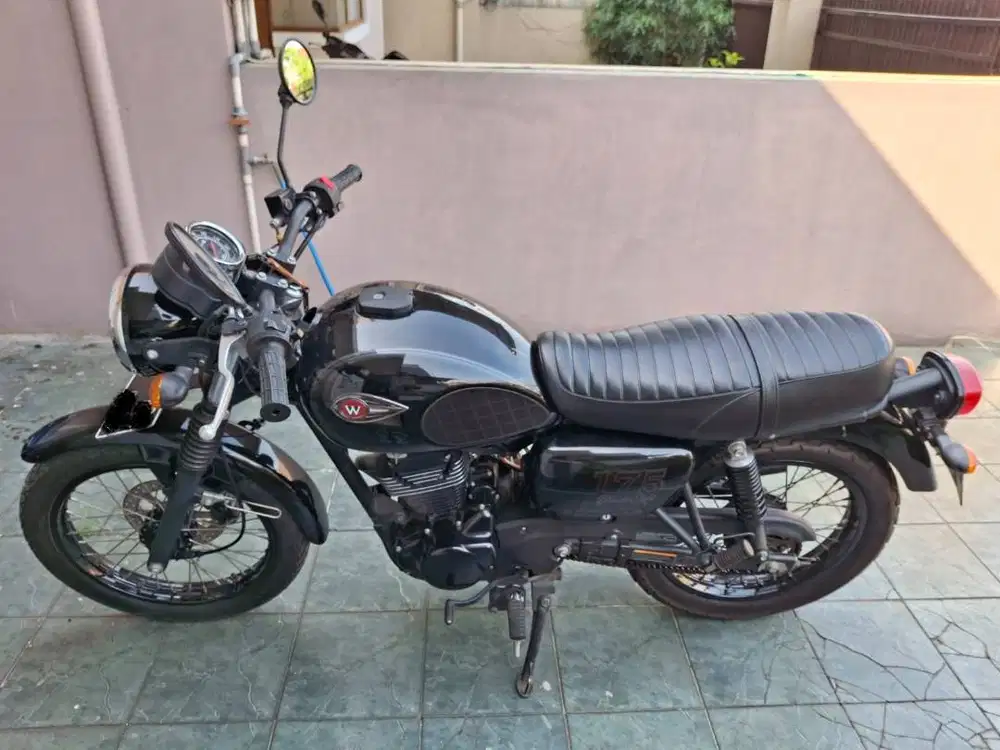 Kawasaki W175 2022 Black Style – Mulus, Full Original, Siap Pakai Tanp