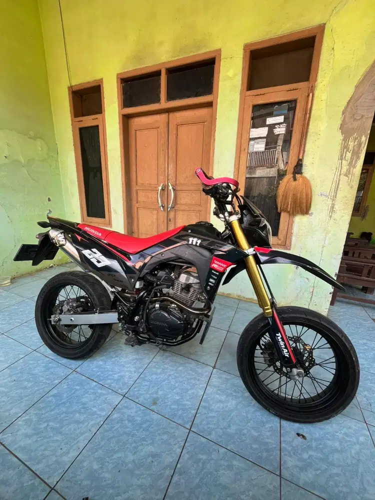 CRF 150 HITAM TAHUN 2021