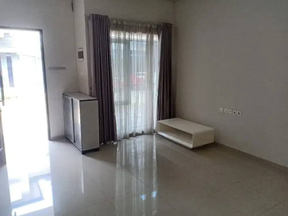 Dijual Rumah Nyaman Aman Semi Furnished Siap Huni Lokasi di Sayap Setraduta Bandung
