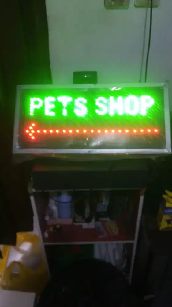 Papan nama lampu pets shop