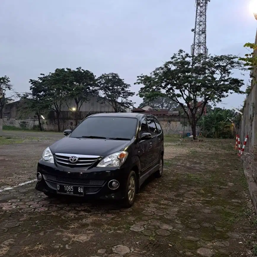 avanza hitam 2011 kondisi mulus tangan pertama