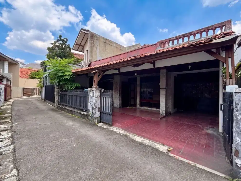 Cuma 3 M - AN !!! Rumah Lama Layak Huni di Tebet !