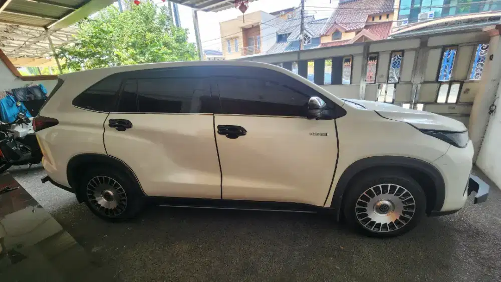 Toyota Kijang Innova Zenix 2025 Hybrid Plat 3 Angka Mobil terawat