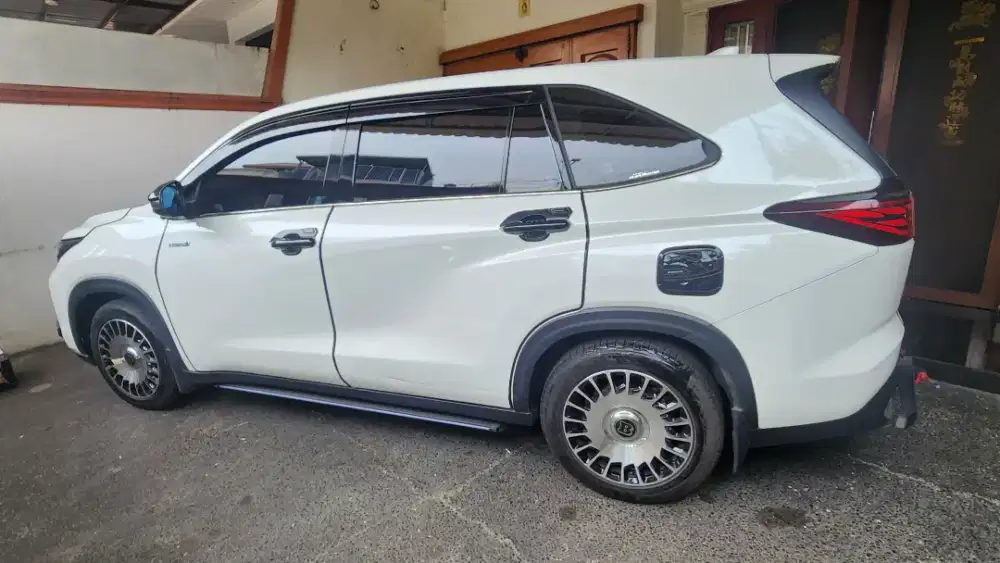 Toyota Kijang Innova Zenix 2025 Hybrid Plat 3 Angka Mobil terawat