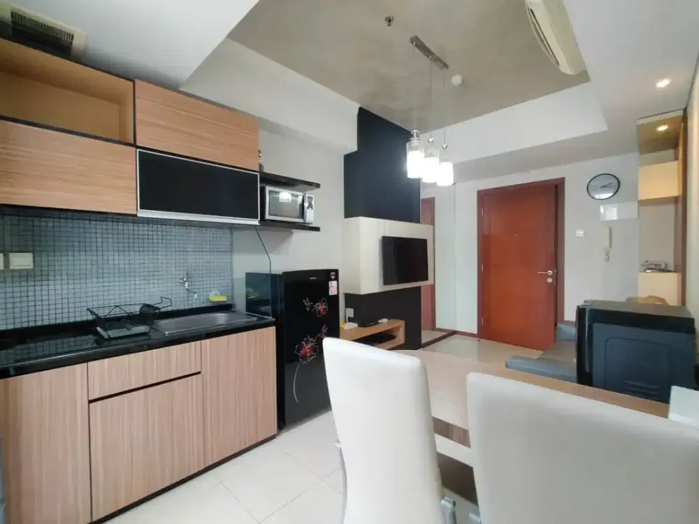 Disewakan 2BR Furnish Bagus di Apartemen Royal Mediterania Garden, View Tribeca
