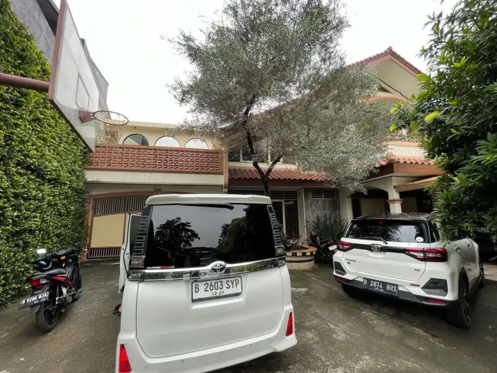 Rumah Asri di Kemanggisan dekat Binus