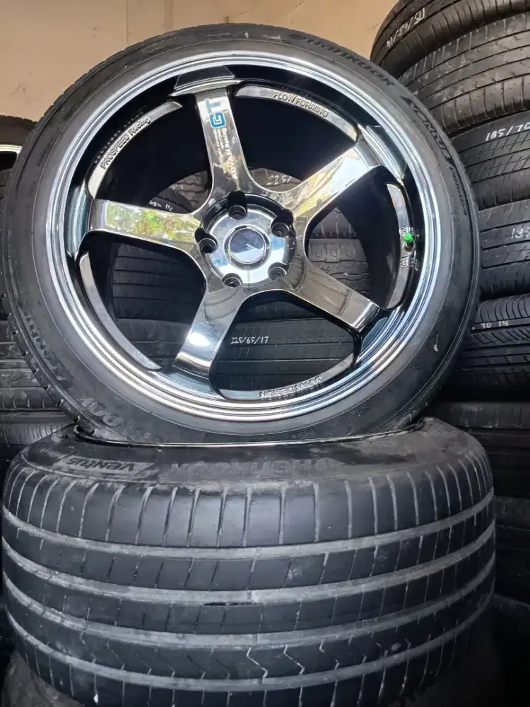 Velg Advan GT  R18; Blackroom +  Ban. U/ Reebon Zenith.