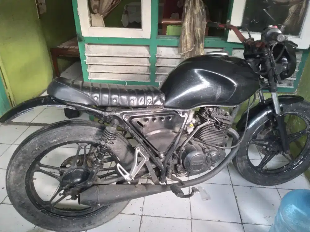 Thunder 125 hitam