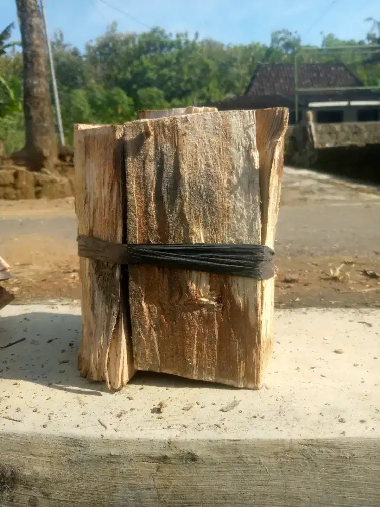 Kayu karet bakar