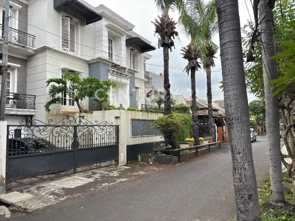 RUMAH MEWAH DI CEMPAKA PUTIH TENGAH SIAP HUNI LINGKUNGAN ASRI