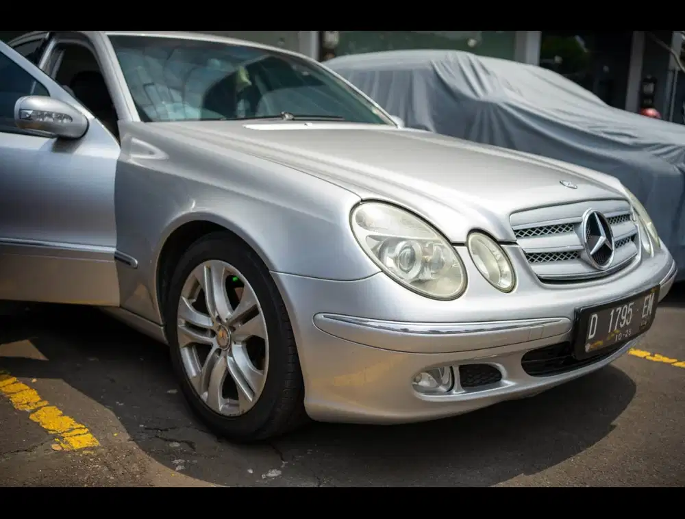 Mercedes-Benz E260 2004 Bensin