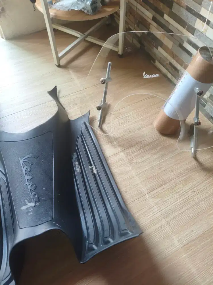 Karpet Floormate vespa matic dan Flyscreen atau Windshield vespa