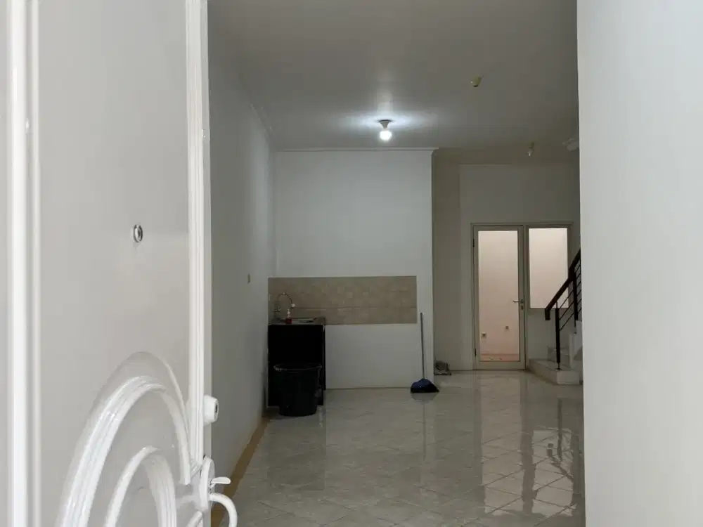 Taman Grisenda, rumah 2 lantai baru renovasi