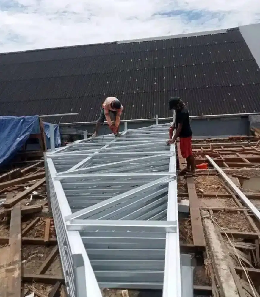 Atap rumah rangka baja ringan terpasang