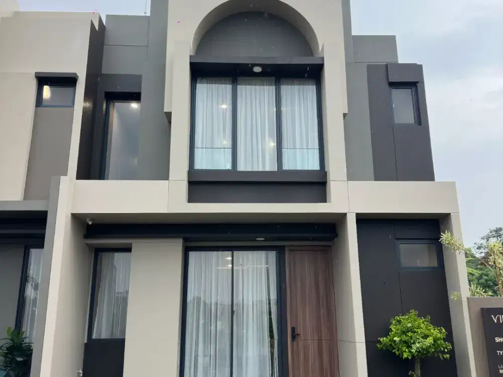 RUMAH 4+1 KAMAR TIDUR DI BSD SAMPING PINTU TOL BSD