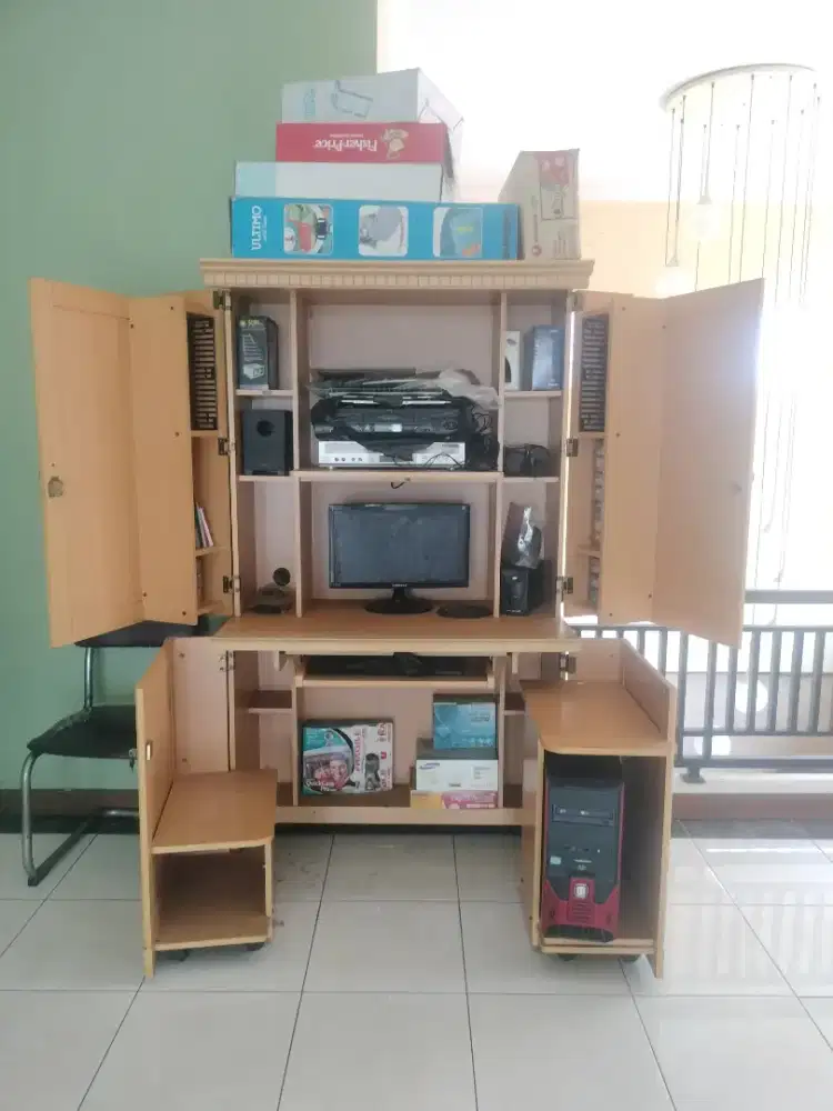 Lemari komputer