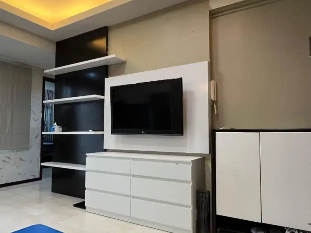 Sewa Apartemen Royal Mediterania Furnish View Kolam