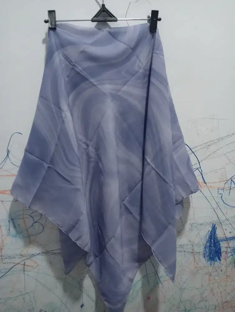 Hijab motif segi empat