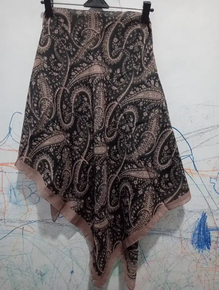 Hijab motif segi empat