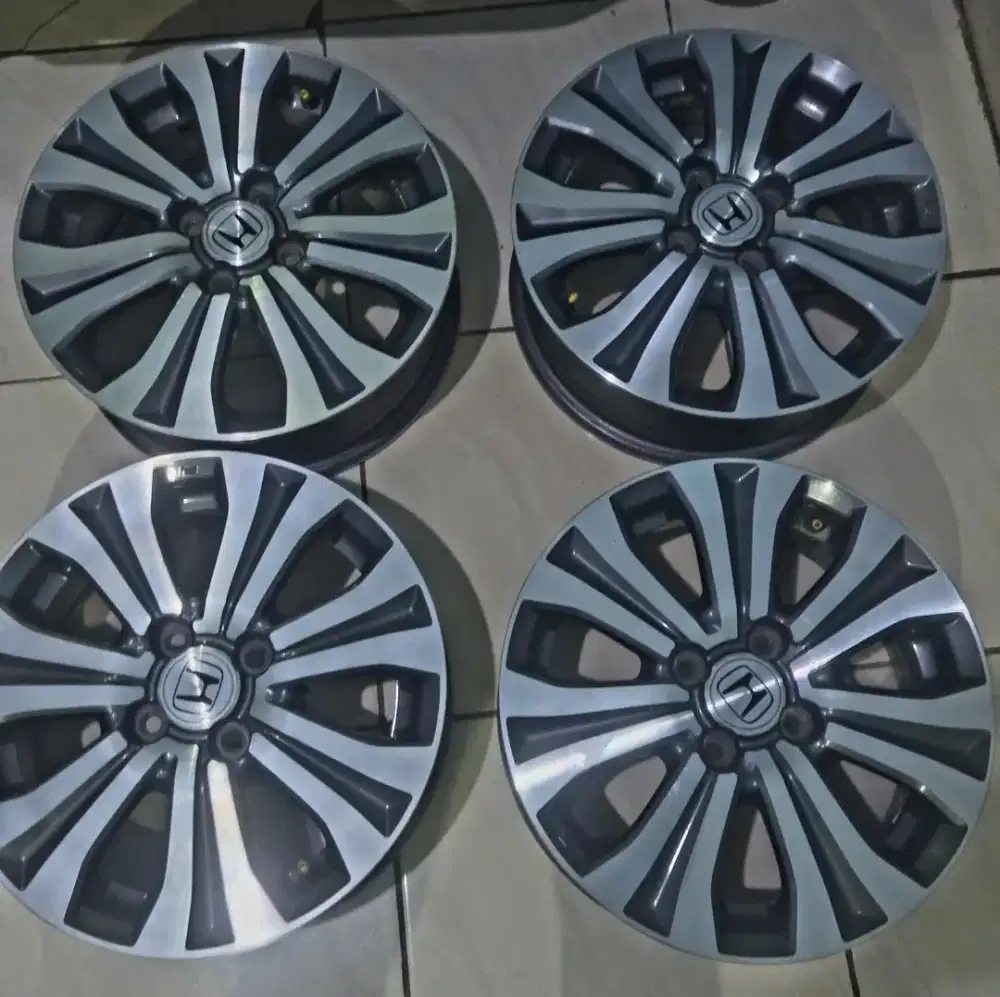 Velg Ori bawaan honda freed 2013
