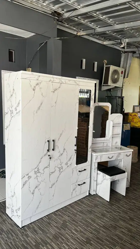 PROMO SET LEMARI PAKAIAN DAN MEJA RIAS GRATIS ANTAR