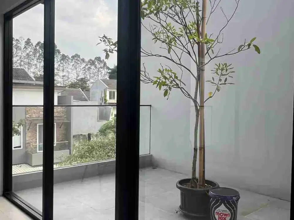 pencahayaan Maksimal Rumah Baru Tropical Design The Green BSD city