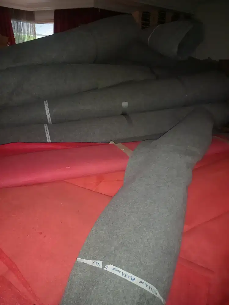 Karpet bludru abu abu