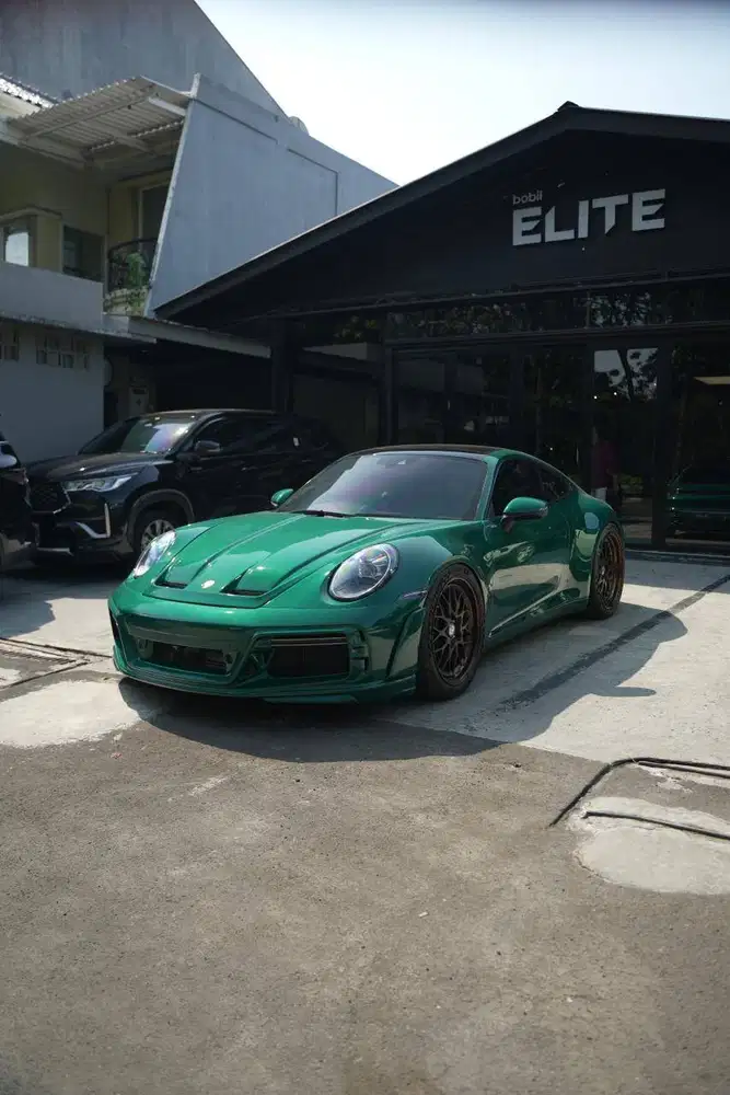 NIK 2020 Porsche 911 Carrera S (992.1) Racing Yellow SPPF Green