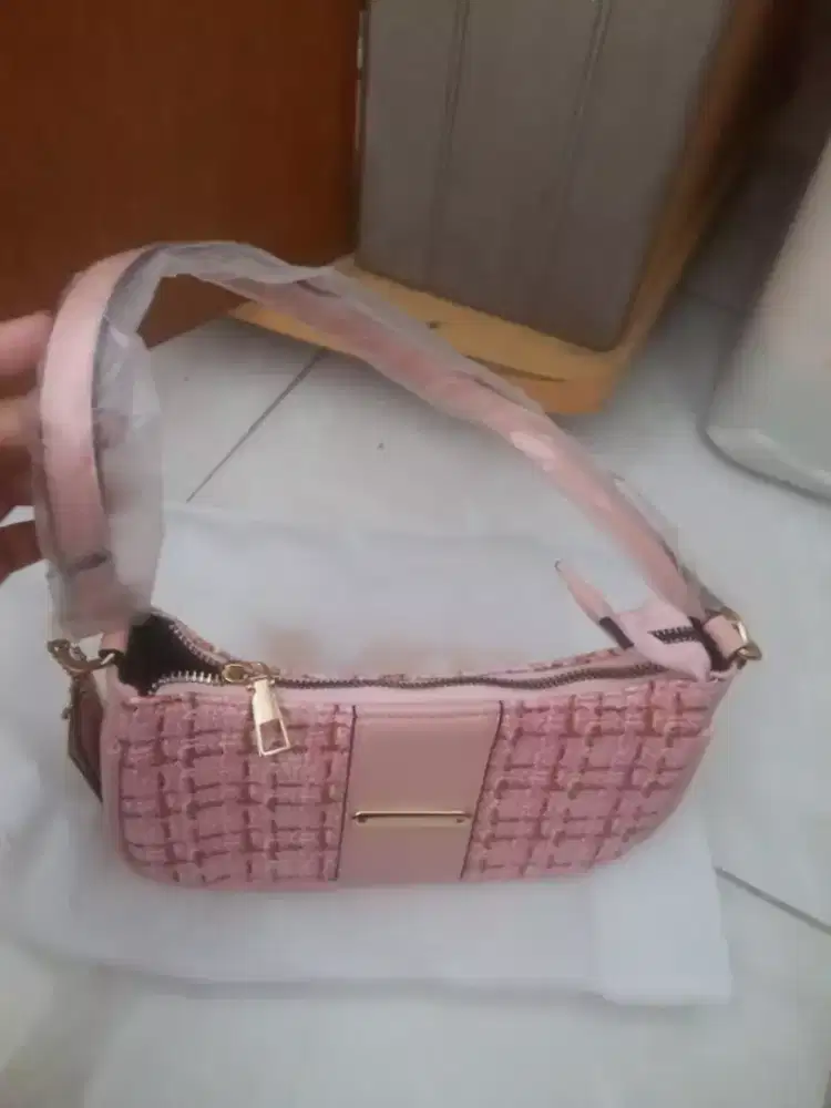 Tas selempang wanita