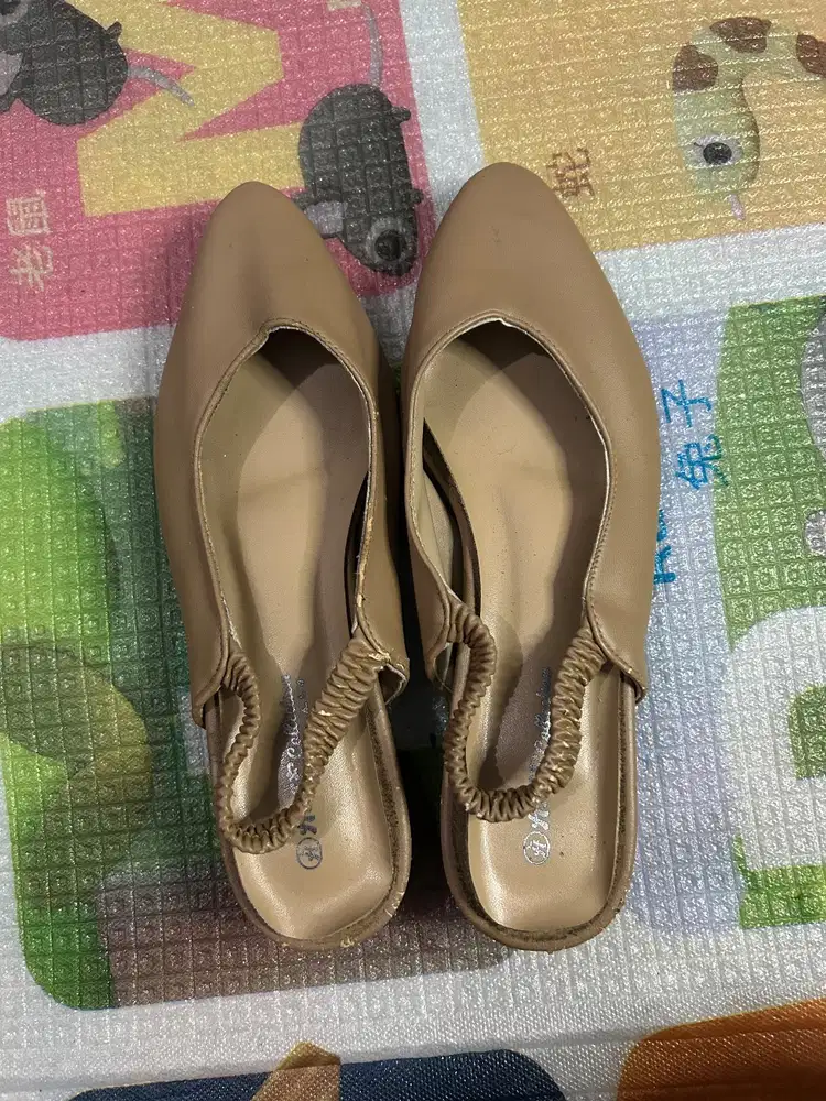 Sepatu heels coklat