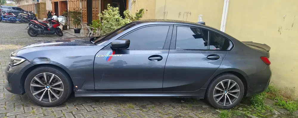 BMW 320i 2022 Bensin